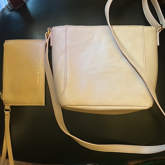 Tommy Hilfiger Crossbody Bag With Wristlet - Picture 3 of 4